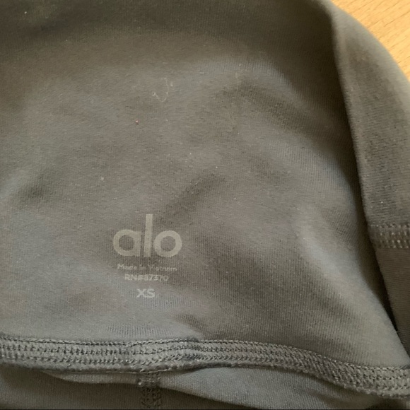 ALO Yoga motto leggings - Picture 3 of 4